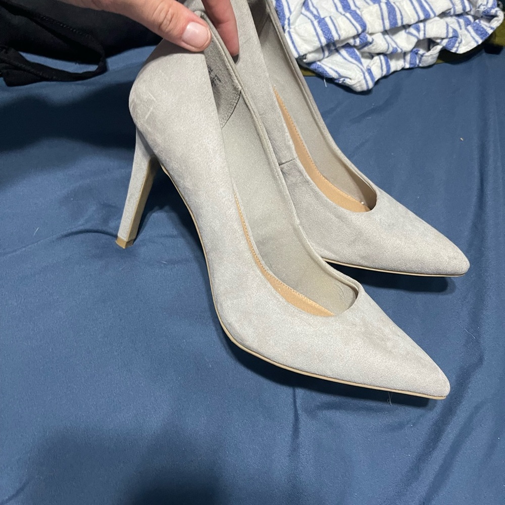 Heels - Picture 2 of 3